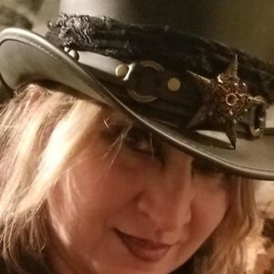 Meet your Posher, Christine